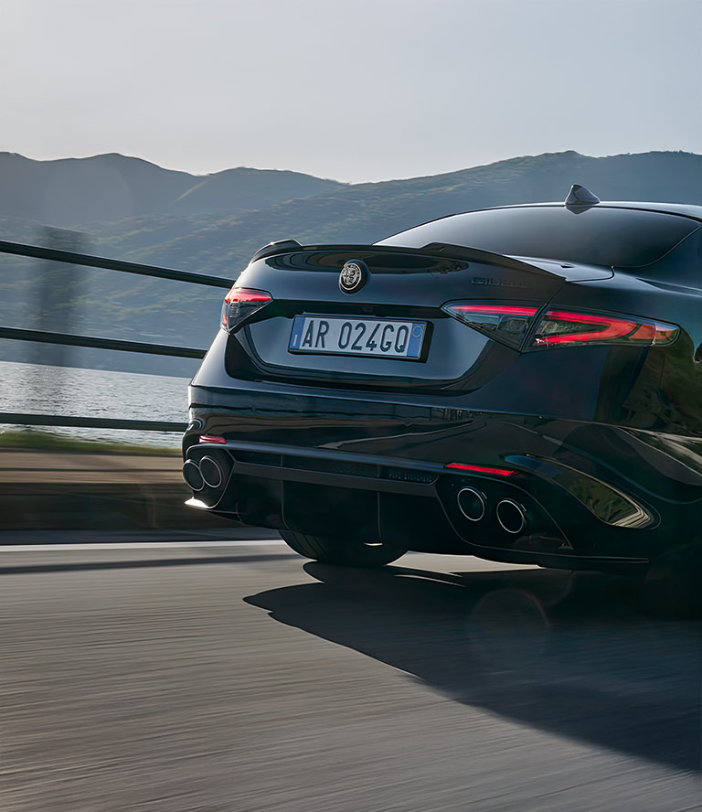 Giulia Quadrifoglio Vulcano Black colour