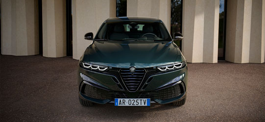 Alfa Romeo Tonale in Misano Blue Front View V-Shield ​
